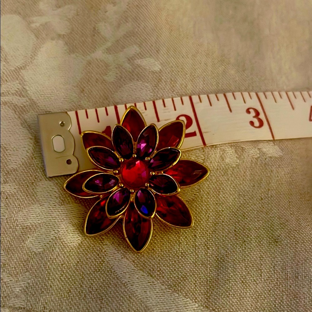 Elegant Floral Gold and Red Earrings marked BEN Amun. - Picture 2 of 4